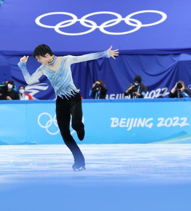 kaiyun-羽生低级失误因冰面有坑？自由滑将放手一搏挑战4A