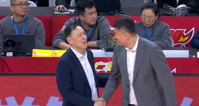 云开体育-有惊无险！广东轻取鱼腩，胡明轩末节独砍11分，杜锋给老帅上一课